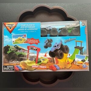 Monster Jam ~ Grave Digger & Megalodon Stunt Playset
